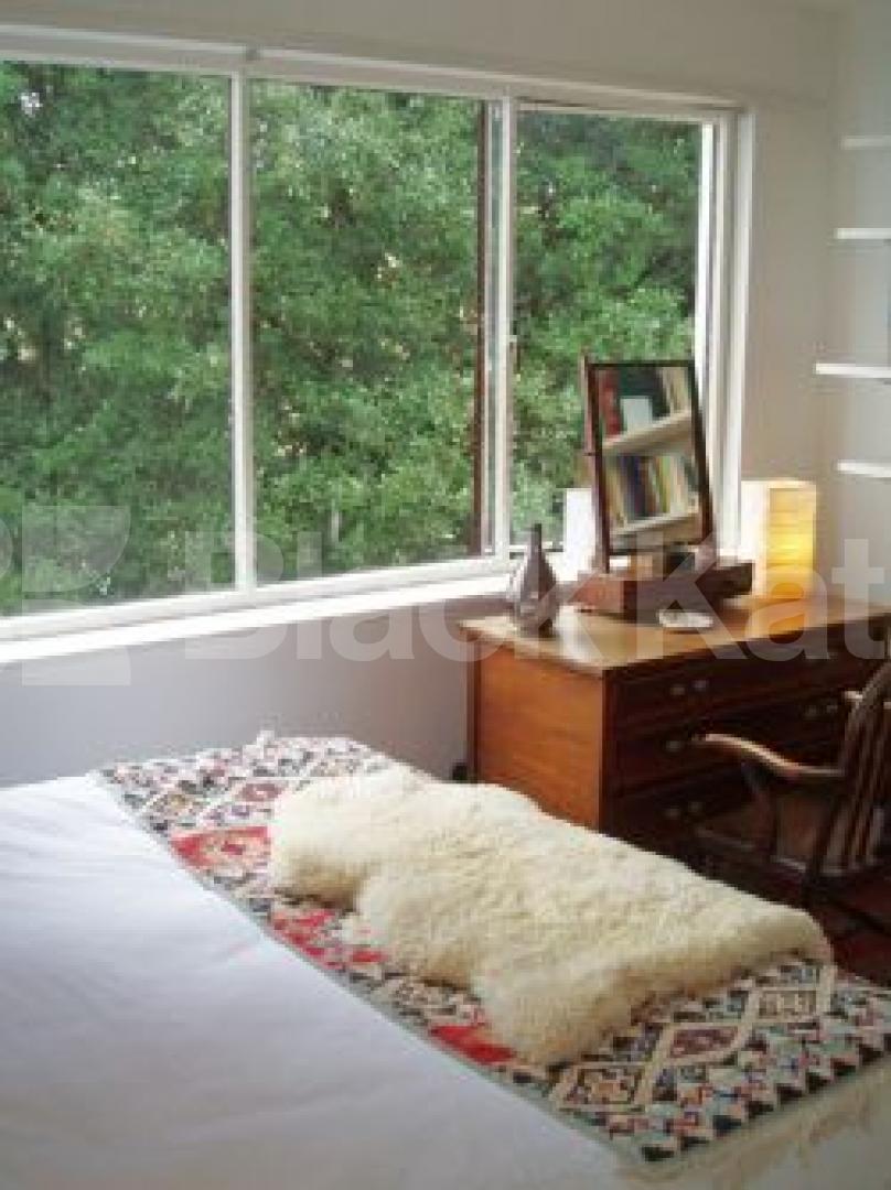 			Wondeful apartment in this landmark listed building. Inclusive of Heating!, 3 Bedroom, 1 bath, 1 reception Serviced Apartments			 Highpoint, North Hill, HIGHGATE